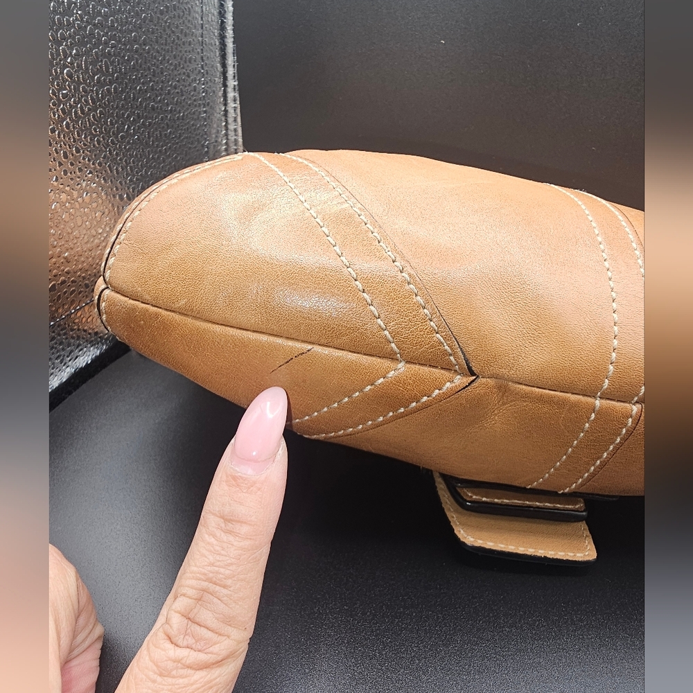 Vintage Coach Soho Flap leather shoulder bag in a British Tan color. - Picture 7 of 15